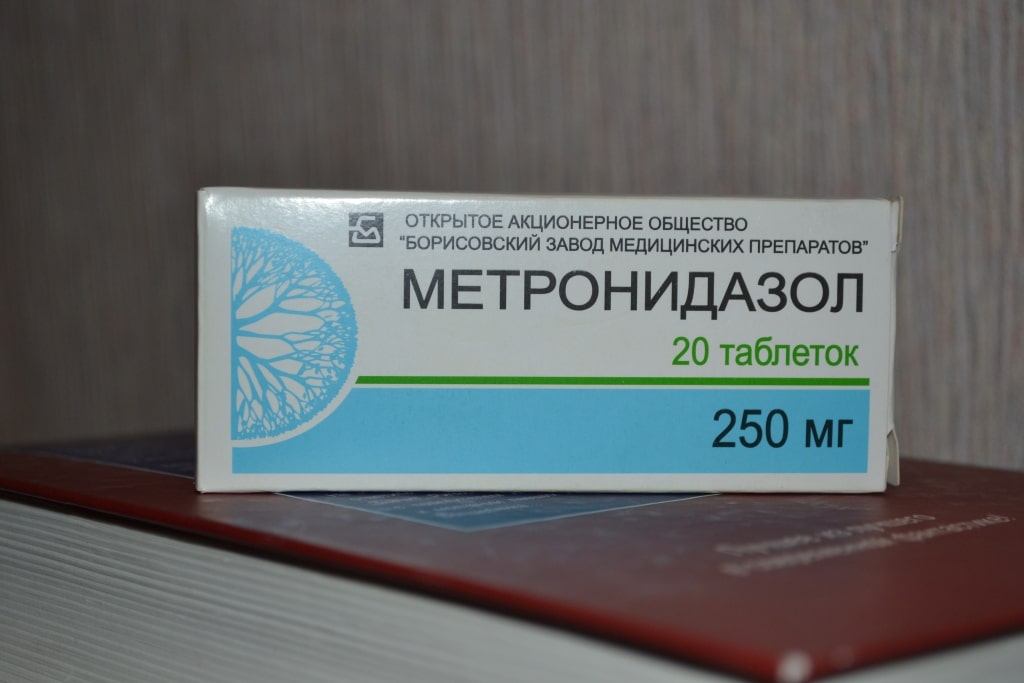 Для чего ведущие специалисты назначают трихопол при демодекозе?